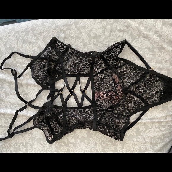 Lingerie - Picture 2 of 3